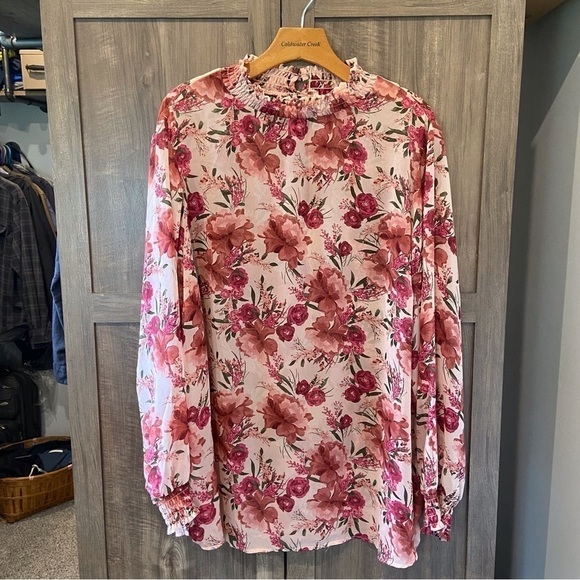 Torrid size 4X Floral Blouse Lightweight pink semi sheer - Picture 3 of 14